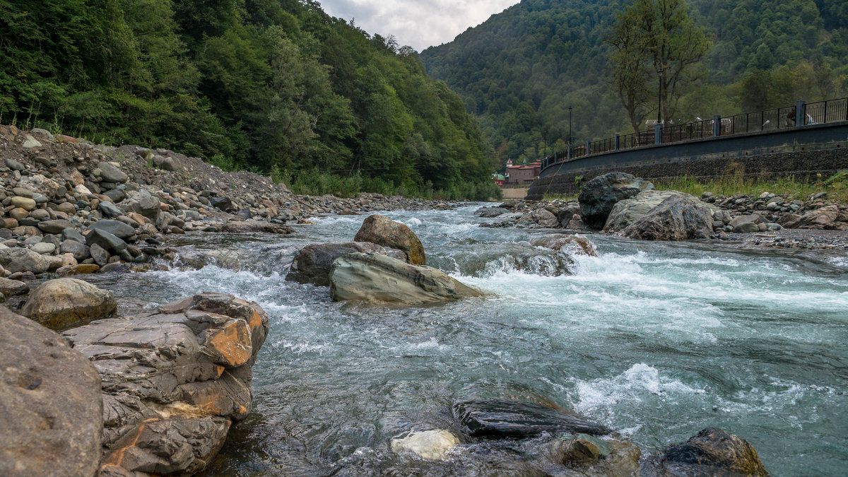 Прогулка вдоль реки